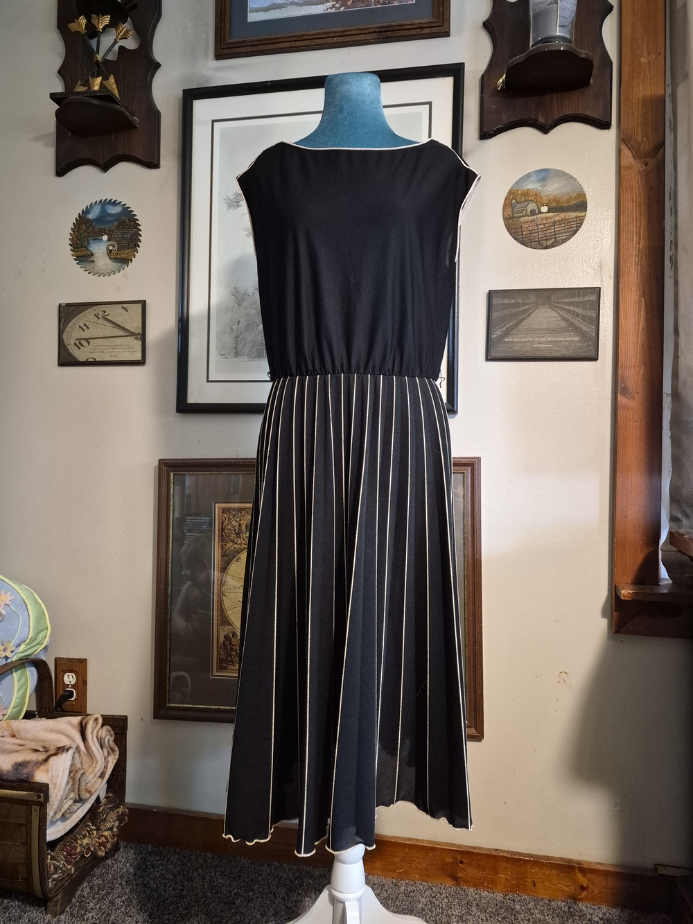 Vintage Amy Deb Size 14 Black and Cream Pleated Maxi Dress